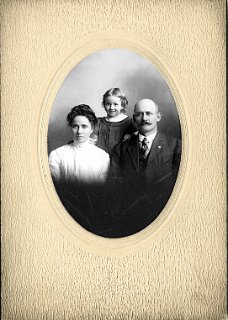 Mathias C. Durst family.  Una, Mathias and daughter, Grace